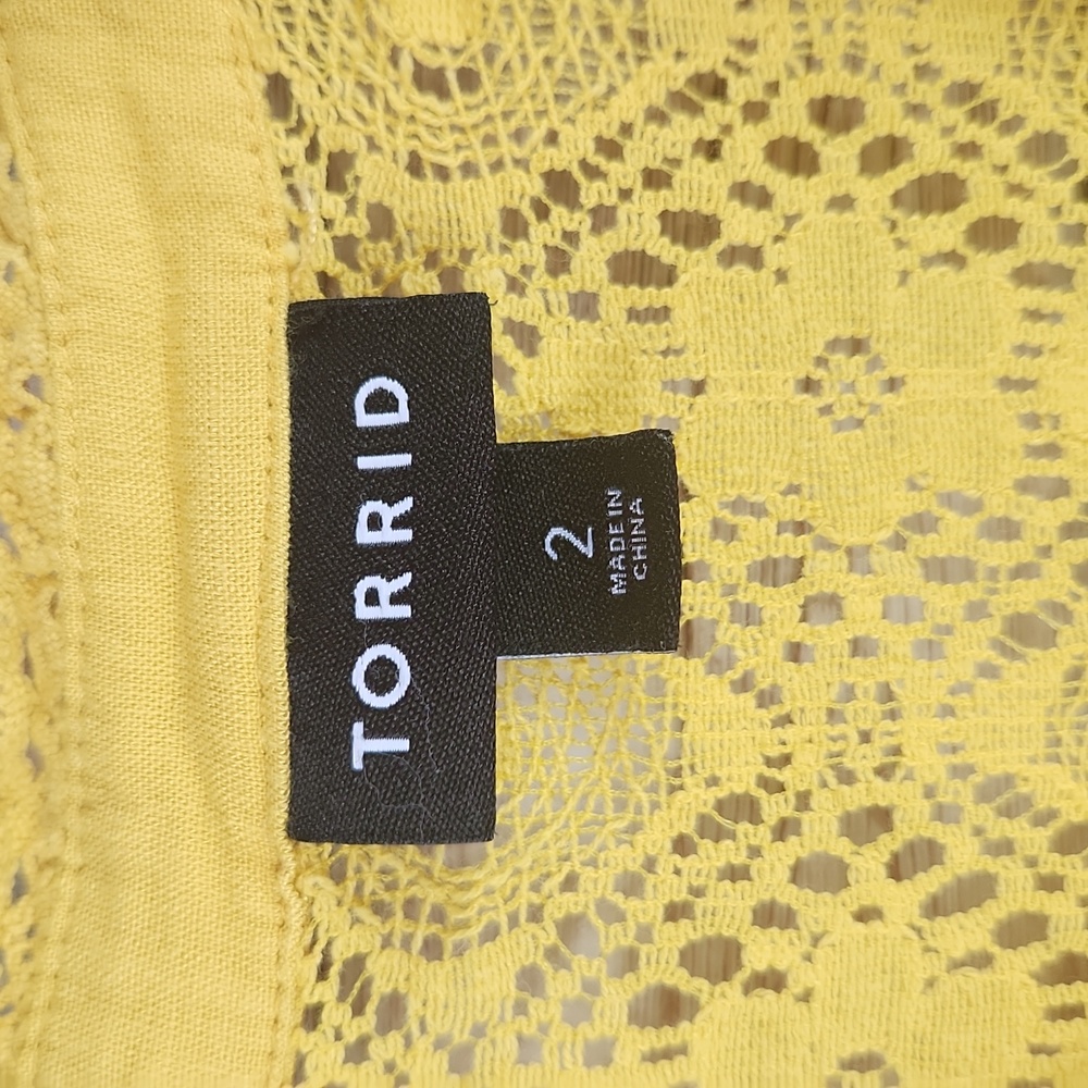 Torrid, Women's Maze Yellow Lace, Elastic Short Sleeves, Button Down, SZ 2 - Picture 7 of 10